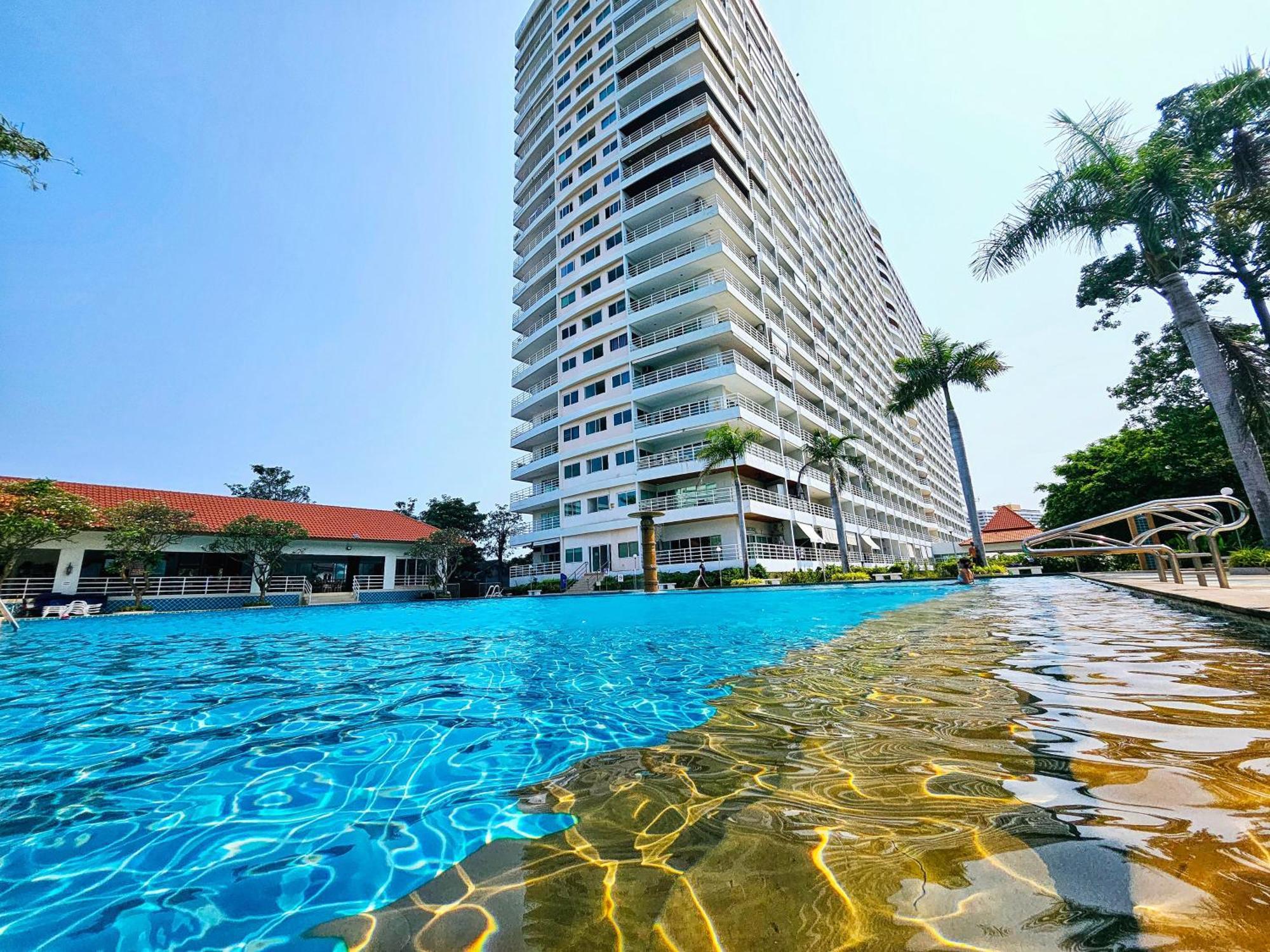 View Talay 5 Jomtien Beachfront Pattaya Esterno foto