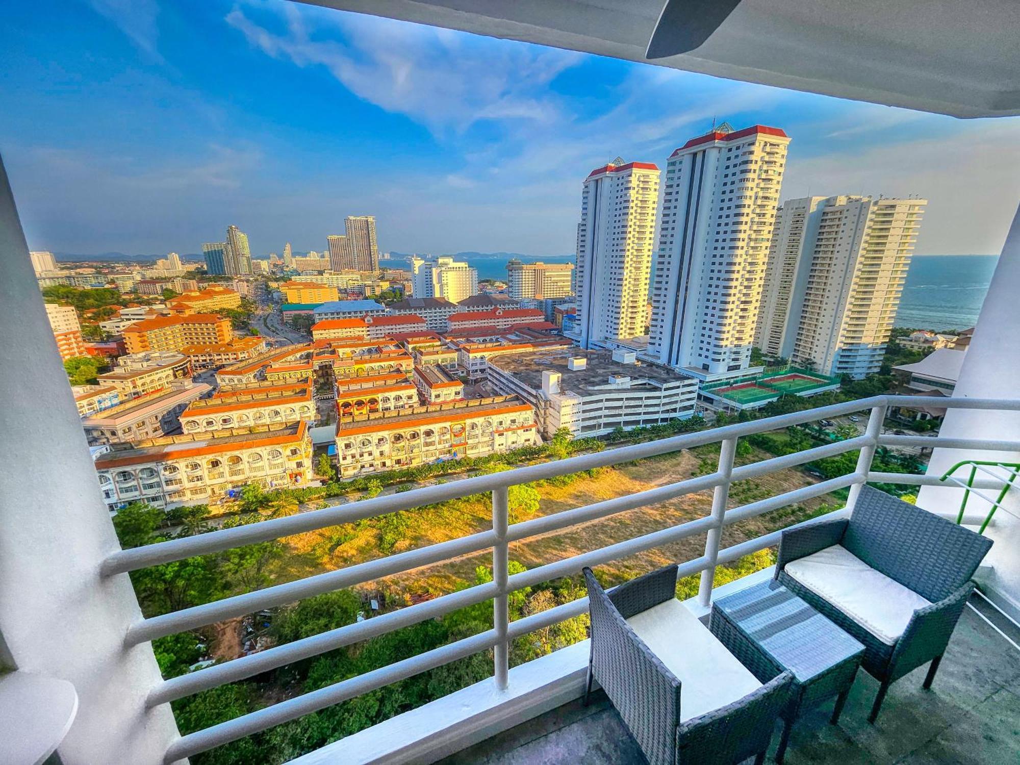 View Talay 5 Jomtien Beachfront Pattaya Esterno foto