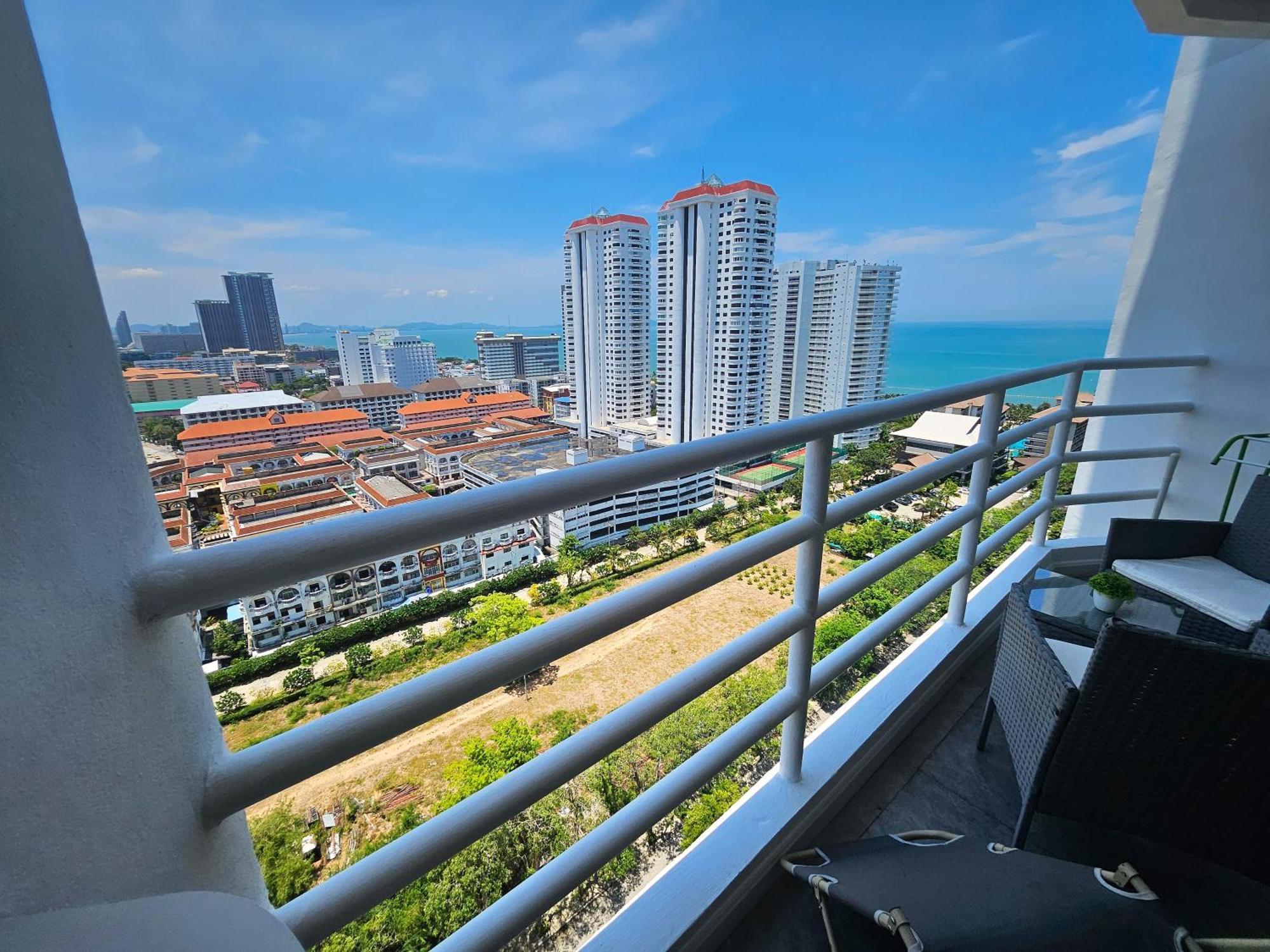 View Talay 5 Jomtien Beachfront Pattaya Esterno foto